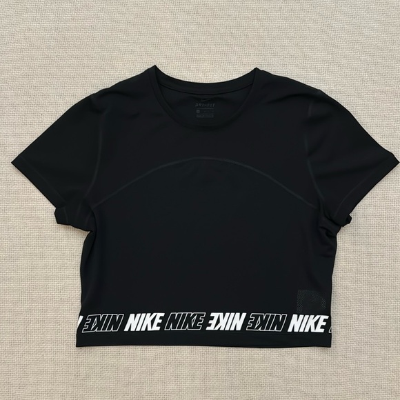 Nike Dri-FIT Women's Pro Sport District Crop Top - Picture 1 of 11